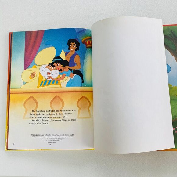 Disney's Aladdin Hard Cover Book Vintage 1993 Near Mint - Picture 3 of 5